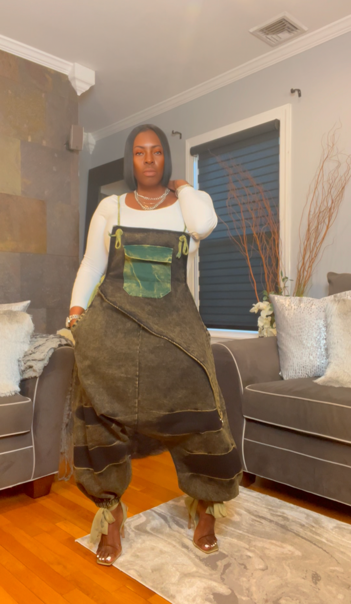 The "Zamirah" Oversized Jumper in Green | Pre-Order - Ships Between November 30th - December 20th