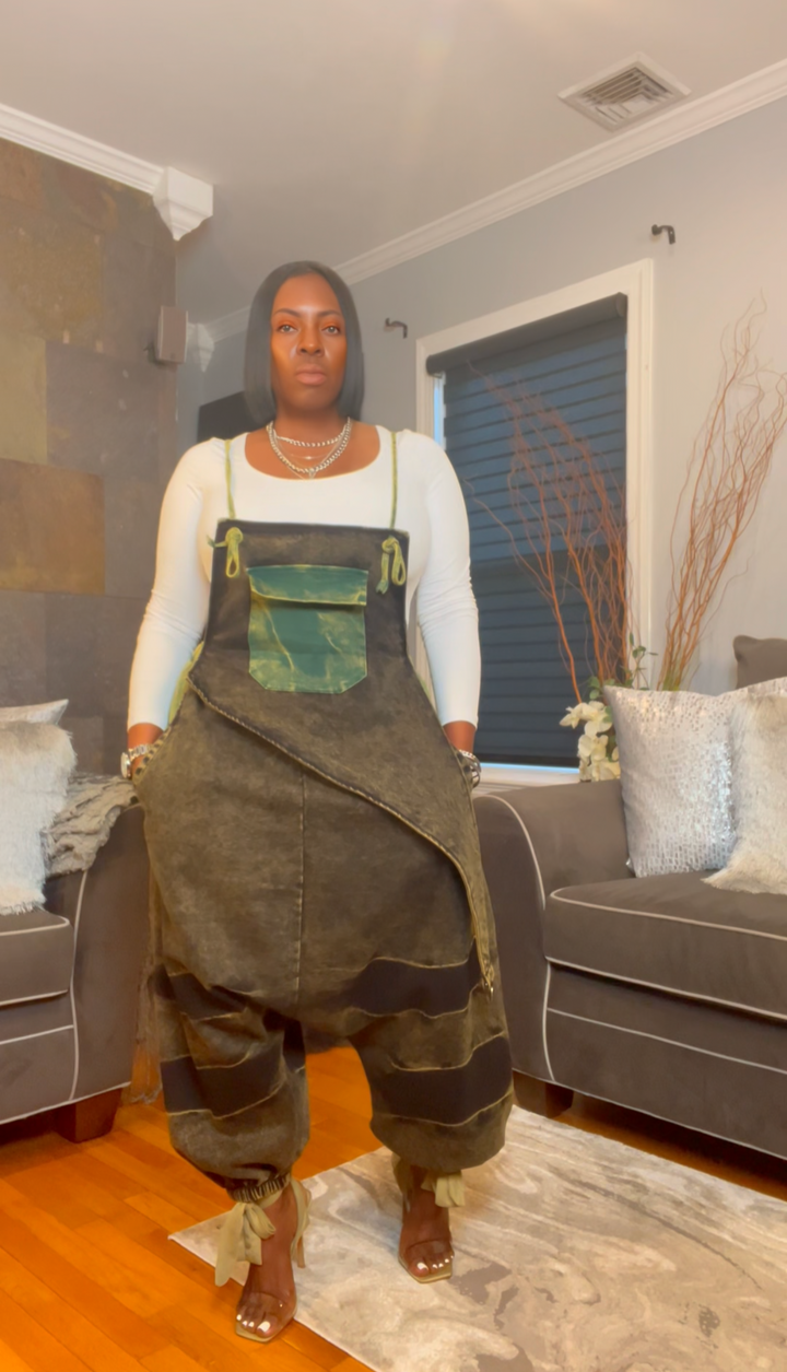 The "Zamirah" Oversized Jumper in Green | Pre-Order - Ships Between November 30th - December 20th